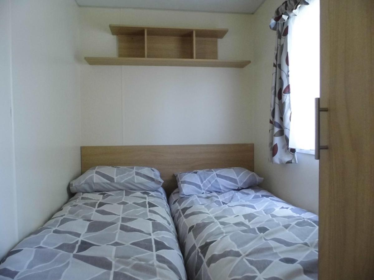 Oakdene -3 Bedroom Caravan * Weeley